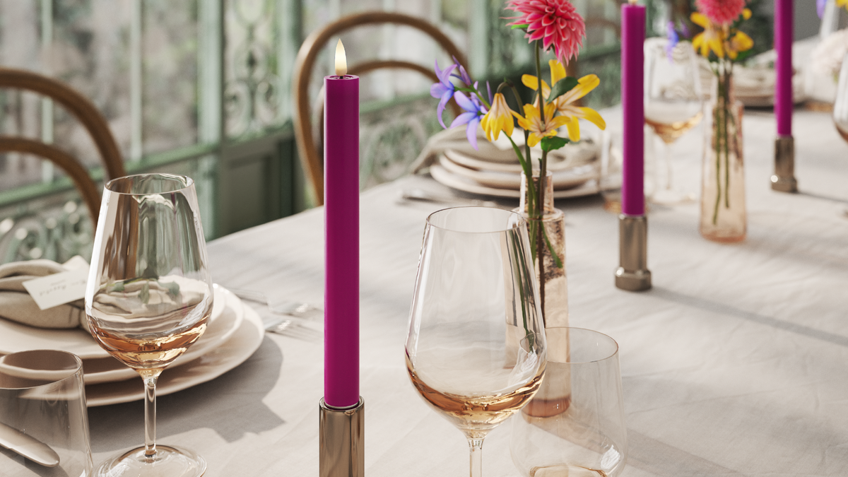 Naturgetreue LED-Stabkerzen mit Wetlook™-Design